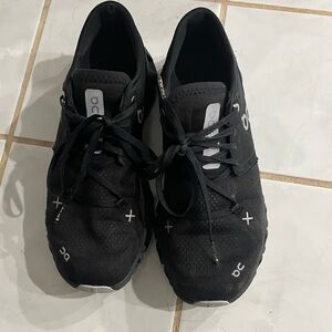 Women’s Size 8 On Cloud Shoes